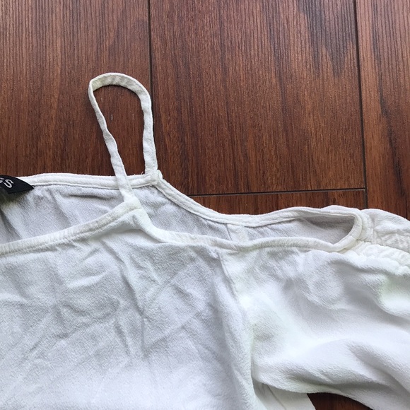 🤍🤍Express Cold Shoulder Top🤍🤍 - Picture 8 of 10